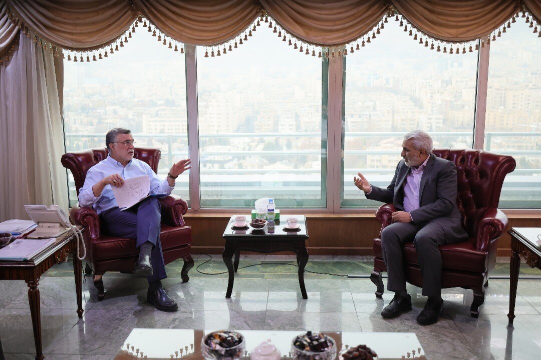 پیگیری جدی مطالبات درمانی مردم و مسائل کادر بهداشت در دیدار جعفری‌آذر با وزیر بهداشت/ ضرورت تسریع در تأمین دستگاه MRI جدید برای بیمارستان امام رضا(ع) تبریز