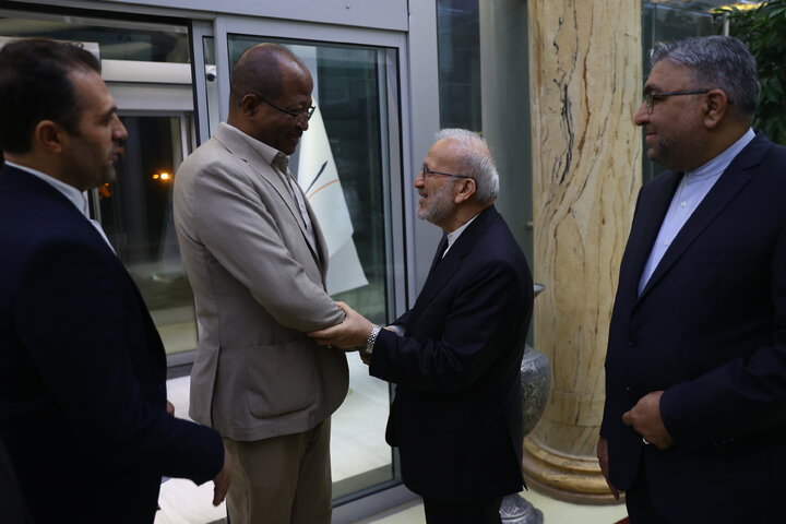 استقبال متکی از رئیس مجلس اتیوپی در بدو ورود به تهران