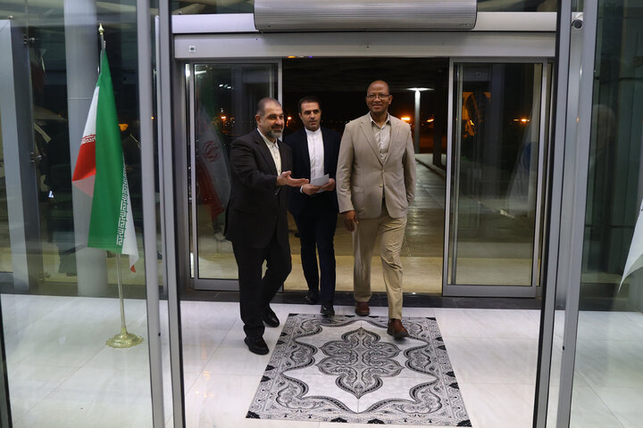 استقبال متکی از رئیس مجلس اتیوپی در بدو ورود به تهران