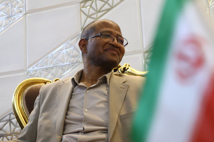 استقبال متکی از رئیس مجلس اتیوپی در بدو ورود به تهران