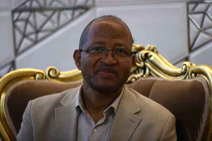 استقبال متکی از رئیس مجلس اتیوپی در بدو ورود به تهران