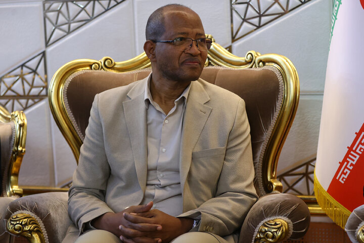 استقبال متکی از رئیس مجلس اتیوپی در بدو ورود به تهران