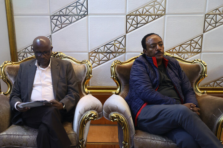 استقبال متکی از رئیس مجلس اتیوپی در بدو ورود به تهران