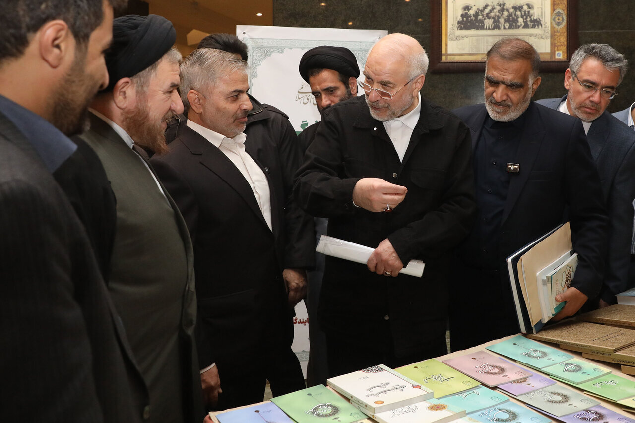 نمایشگاه وزین کتب نمایندگان ادوار جلوهای از سرمایه فکری و فرهنگی در دورههای مختلف پارلمان بود