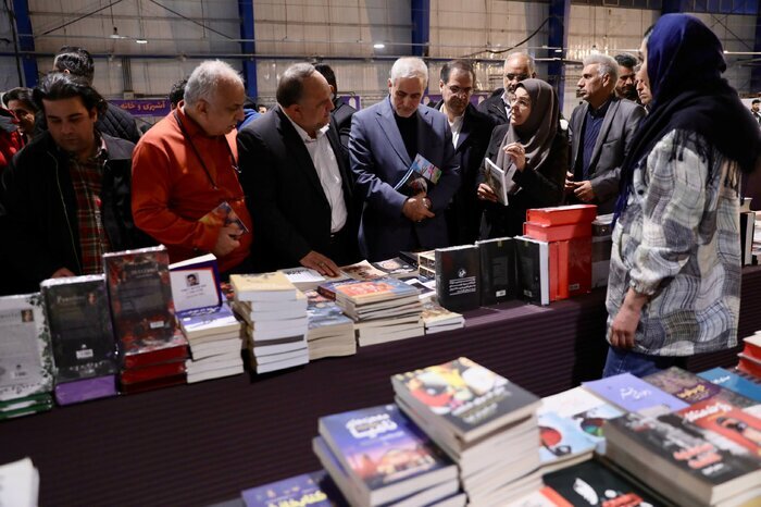 حضور رنجبر در پانزدهمین نمایشگاه سراسری کتاب کرمانشاه/ فرهنگ کتاب و کتابخوانی را به مطالبه عمومی تبدیل کنیم