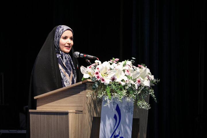 سخنرانی نیکزاد در همایش زنان مهندس ایرانی