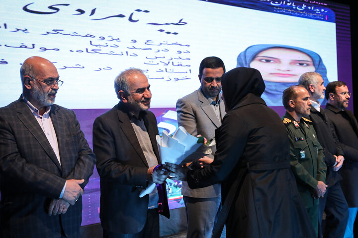 سخنرانی نیکزاد در همایش زنان مهندس ایرانی