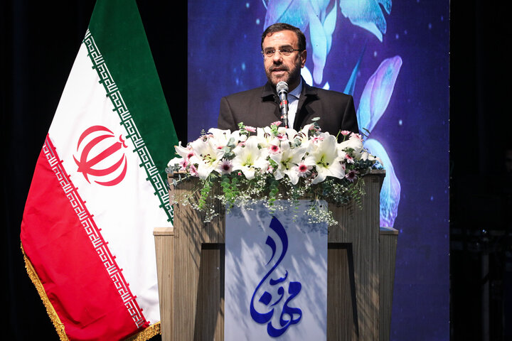 سخنرانی نیکزاد در همایش زنان مهندس ایرانی