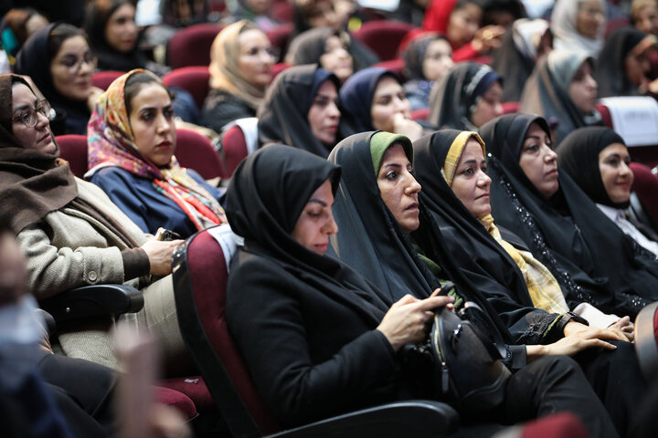 سخنرانی نیکزاد در همایش زنان مهندس ایرانی