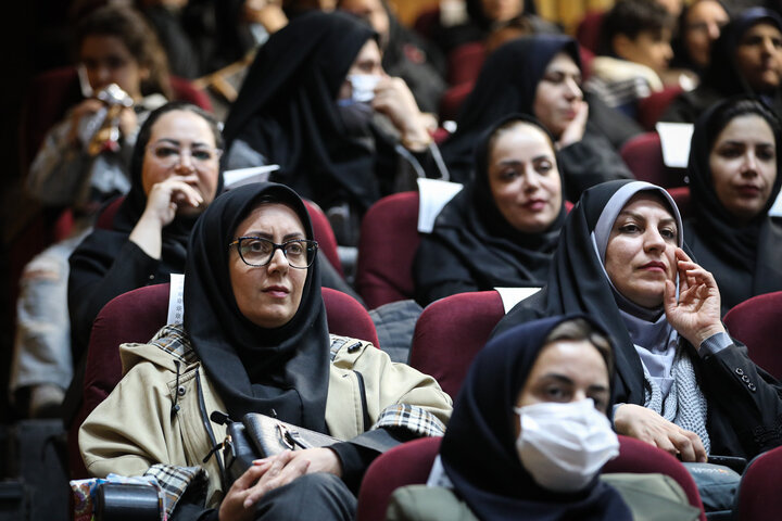 سخنرانی نیکزاد در همایش زنان مهندس ایرانی