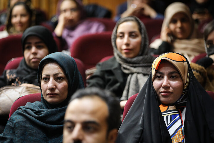 سخنرانی نیکزاد در همایش زنان مهندس ایرانی