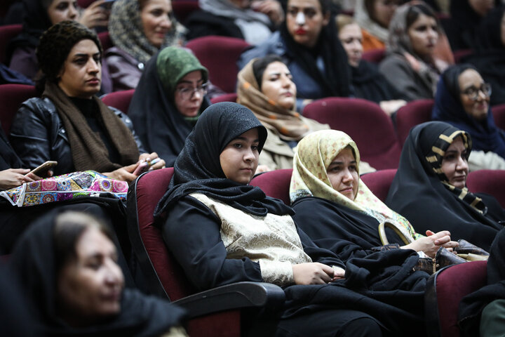 سخنرانی نیکزاد در همایش زنان مهندس ایرانی