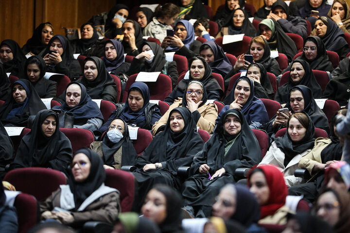 سخنرانی نیکزاد در همایش زنان مهندس ایرانی