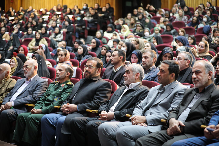 سخنرانی نیکزاد در همایش زنان مهندس ایرانی