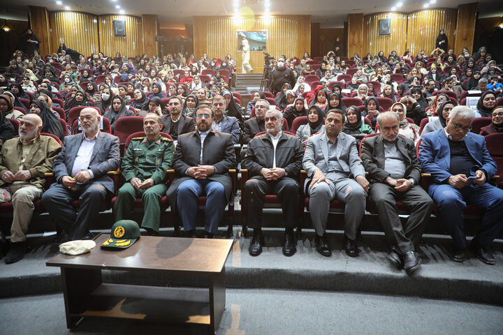 سخنرانی نیکزاد در همایش زنان مهندس ایرانی