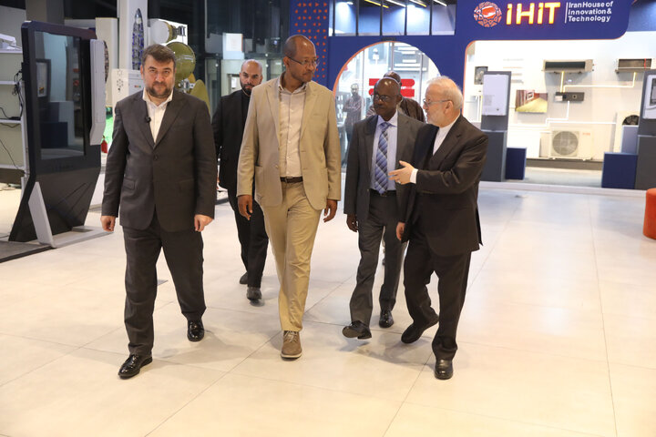 بازدید رئیس مجلس نمایندگان اتیوپی از نمایشگاه دائمی خانه خلاق