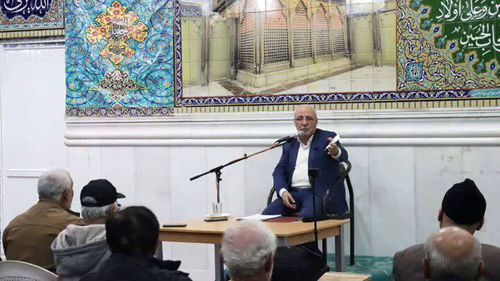 ایمان، ایستادگی و اطاعت از ولایت فقیه، رمز اصلی پیروزی ملت ایران