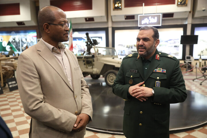 بازدید رئیس مجلس نمایندگان اتیوپی از نمایشگاه دستاوردهای دفاعی