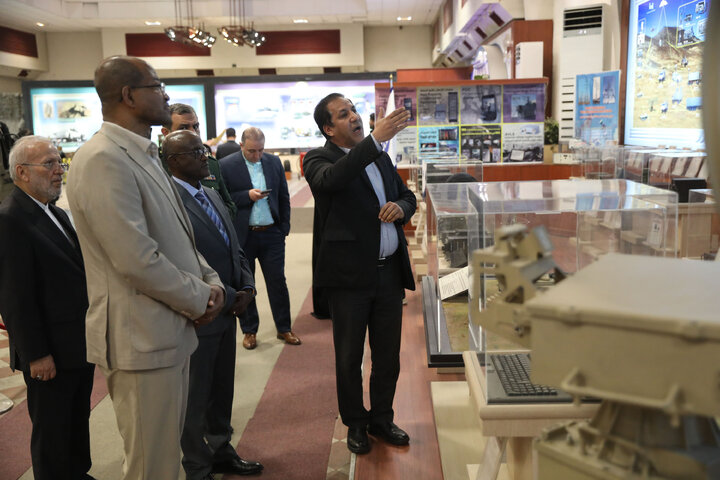 بازدید رئیس مجلس نمایندگان اتیوپی از نمایشگاه دستاوردهای دفاعی وزارت دفاع