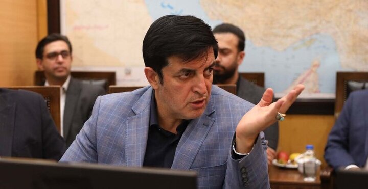 بانک مرکزی و وزارت اقتصاد باید پاسخگوی نوسانات دلار و طلا باشند