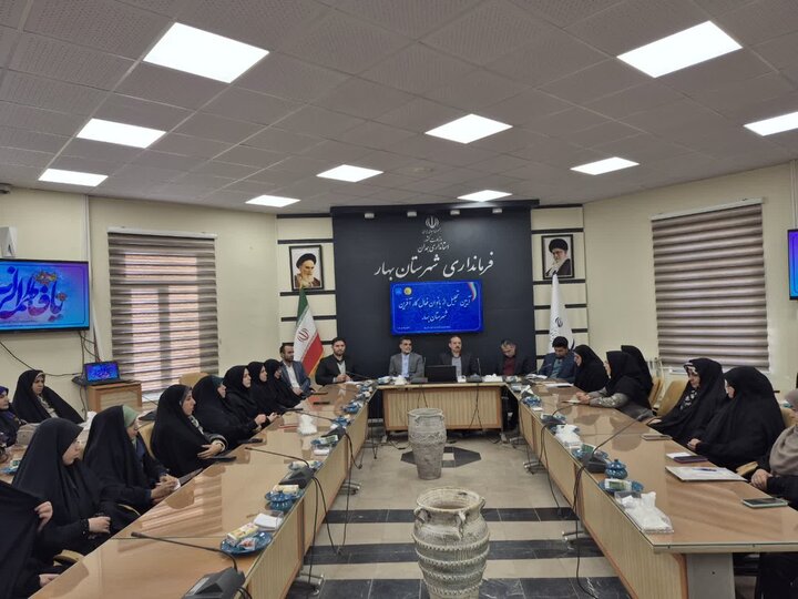 نشست توسلی با جمعی از بانوان فعال و کارآفرین بهار/تأکید بر نقش کلیدی بانوان در توسعه و پیشرفت