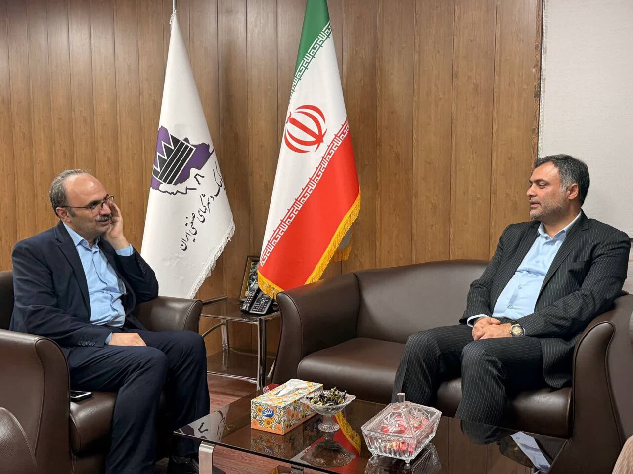 دیدار و گفت و گو رحمت زاده با مدیرعامل شهرک های صنعتی/ تأکید بر حمایت از تولید و صنعت صومعه سرا