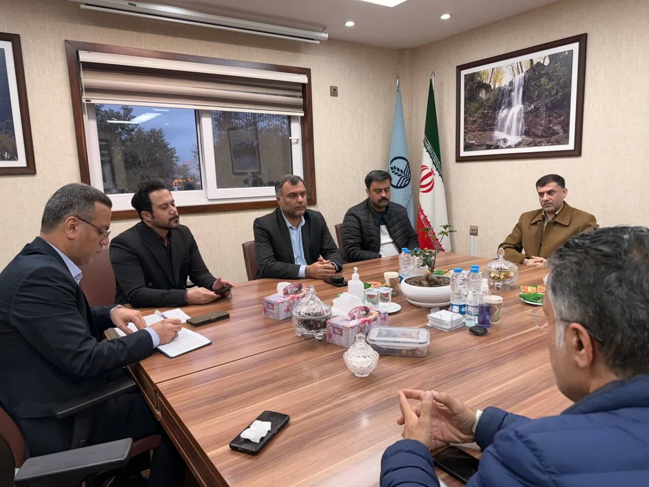 نشست رحمت‌زاده با مدیران دانشگاه علوم پزشکی گیلان/ تسریع در اجرای مصوبات و تأمین امکانات برای بیمارستان صومعه سرا