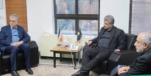 پیگیری مشکلات برق و گاز در زمستان در دیدارهای نماینده مریوان و سروآباد