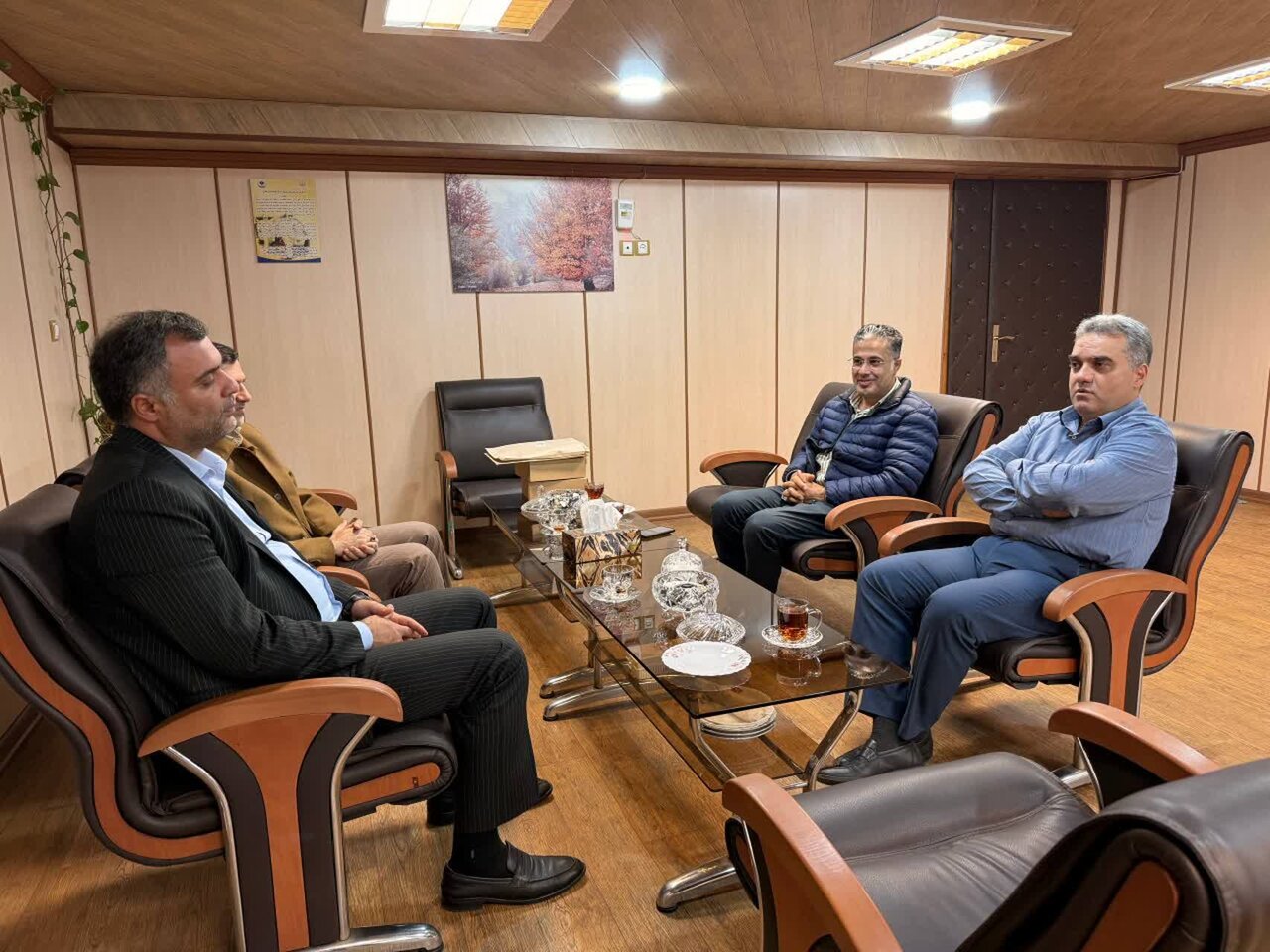 دیدار رحمت‌زاده با رئیس اورژانس استان گیلان/ تأکید بر اهمیت دسترسی سریع مردم به خدمات فوریت‌های پزشکی