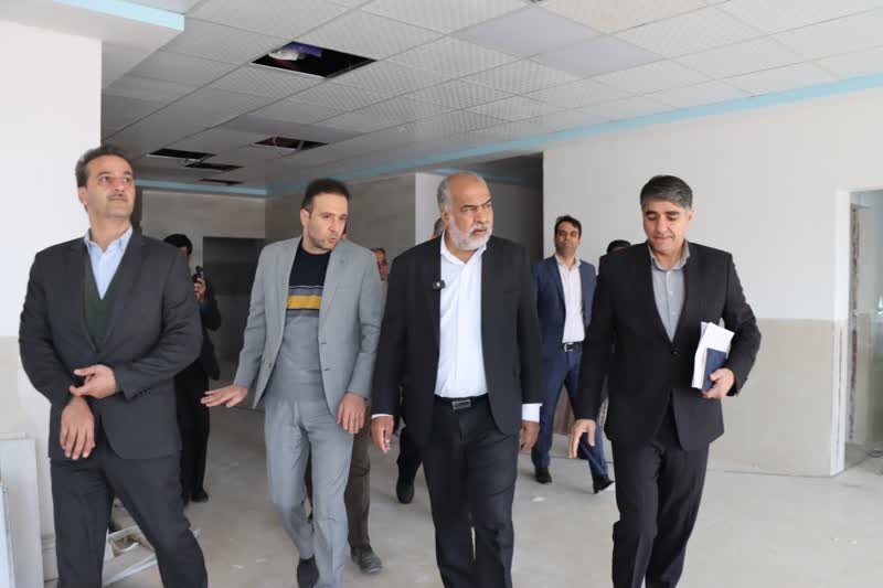 بازدید صباغیان از بیمارستان ۹۶ تخت‌خوابی در حال ساخت بافق/موضوع نیروی انسانی و تأمین تجهیزات مورد نیاز بیمارستان پیگیری شد