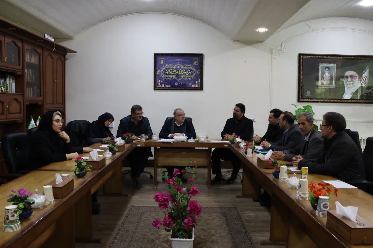 پیگیری مصوبات سفر وزیر کار به مراغه با حضور مدیرعامل املاک تامین اجتماعی