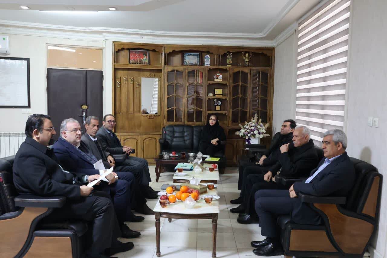 پیگیری مصوبات سفر وزیر کار به مراغه با حضور مدیرعامل املاک تامین اجتماعی