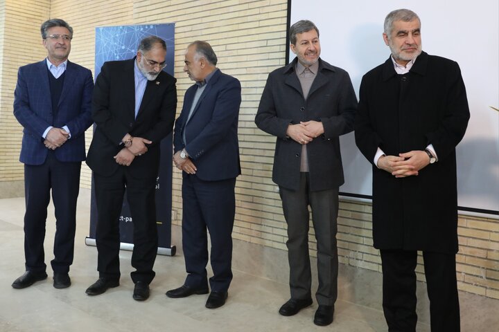 بازدید دکتر نیکزاد از پارک علم و فناوری شهرستان فولاد شهر اصفهان