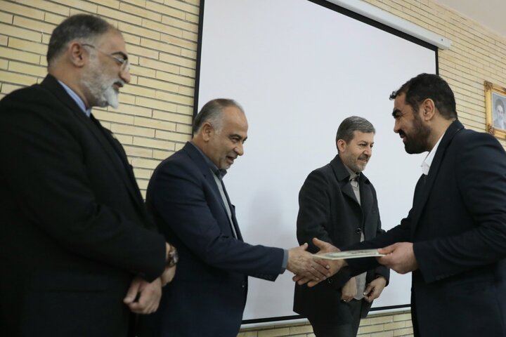 بازدید دکتر نیکزاد از پارک علم و فناوری شهرستان فولاد شهر اصفهان