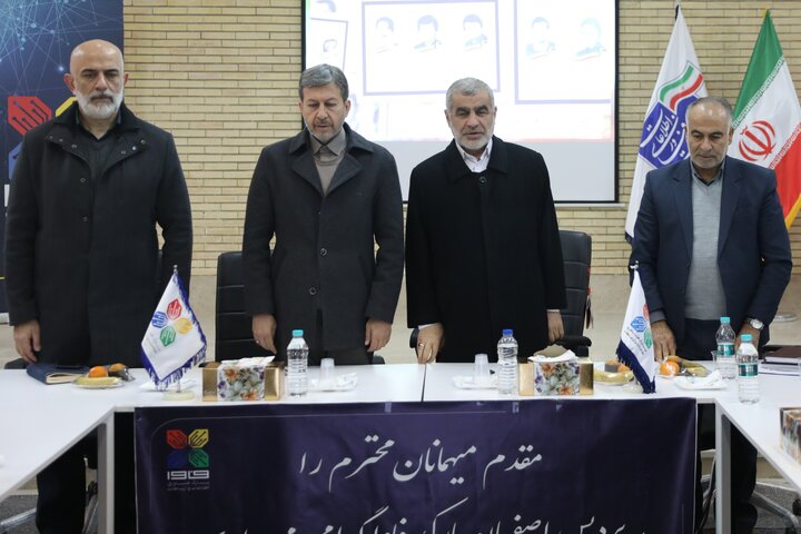 بازدید دکتر نیکزاد از پارک علم و فناوری شهرستان فولاد شهر اصفهان