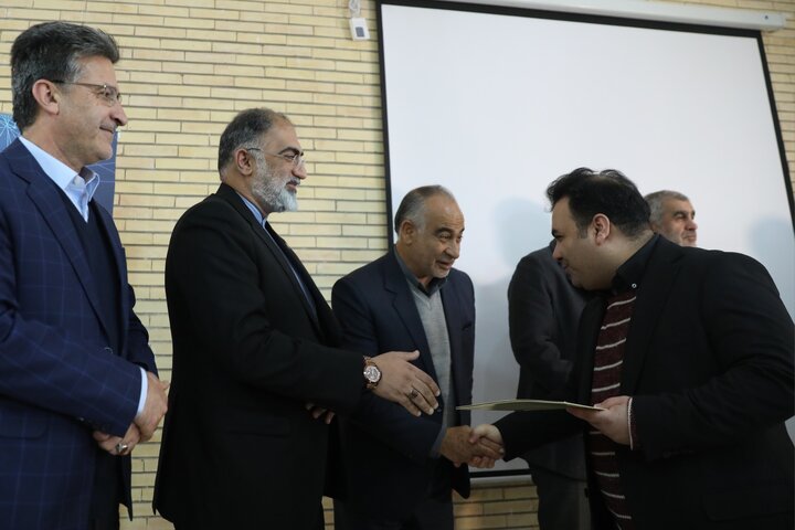 بازدید دکتر نیکزاد از پارک علم و فناوری شهرستان فولاد شهر اصفهان