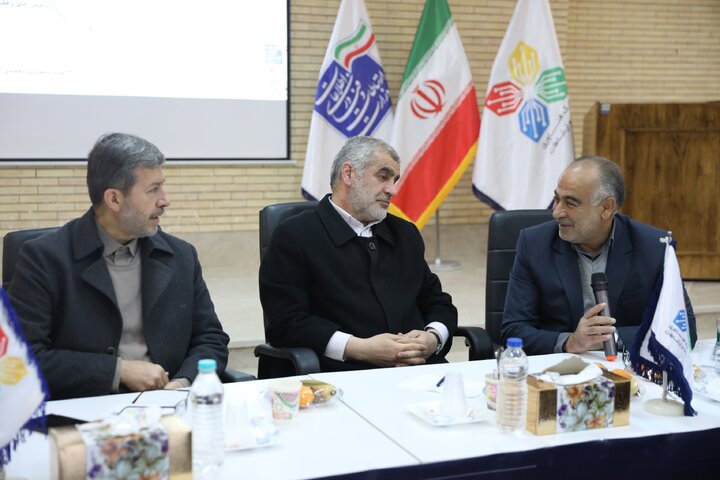 بازدید دکتر نیکزاد از پارک علم و فناوری شهرستان فولاد شهر اصفهان