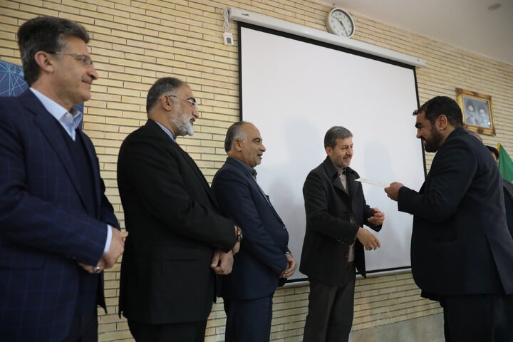 بازدید دکتر نیکزاد از پارک علم و فناوری شهرستان فولاد شهر اصفهان