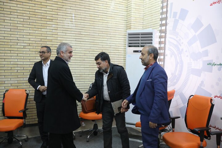 بازدید دکتر نیکزاد از پارک علم و فناوری شهرستان فولاد شهر اصفهان