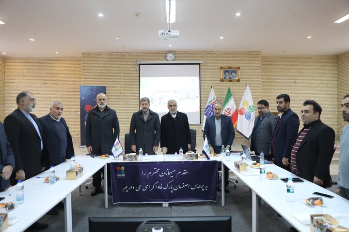 بازدید دکتر نیکزاد از پارک علم و فناوری شهرستان فولاد شهر اصفهان