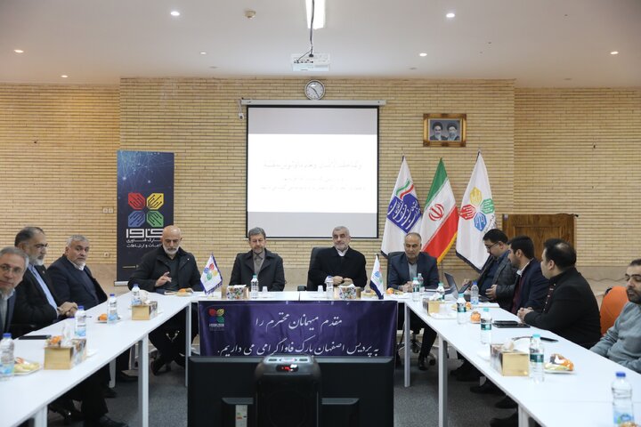 بازدید دکتر نیکزاد از پارک علم و فناوری شهرستان فولاد شهر اصفهان