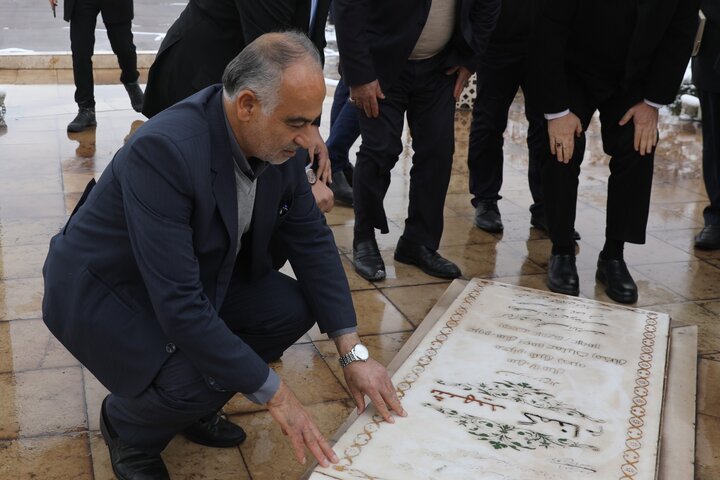 بازدید دکتر نیکزاد از کارخانه ذوب آهن اصفهان