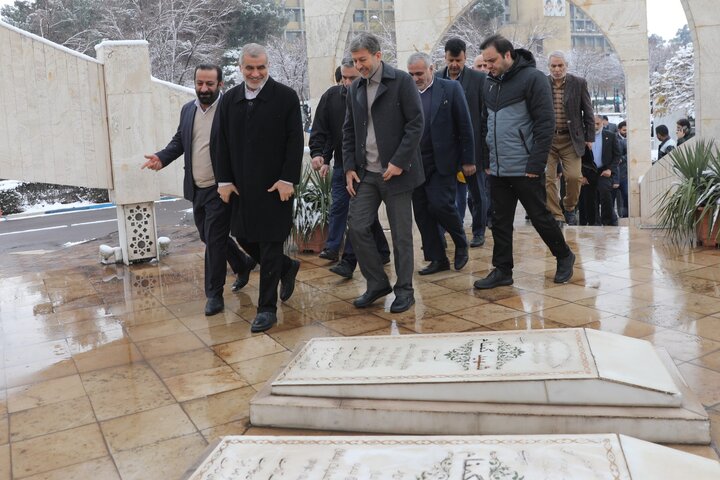 بازدید دکتر نیکزاد از کارخانه ذوب آهن اصفهان