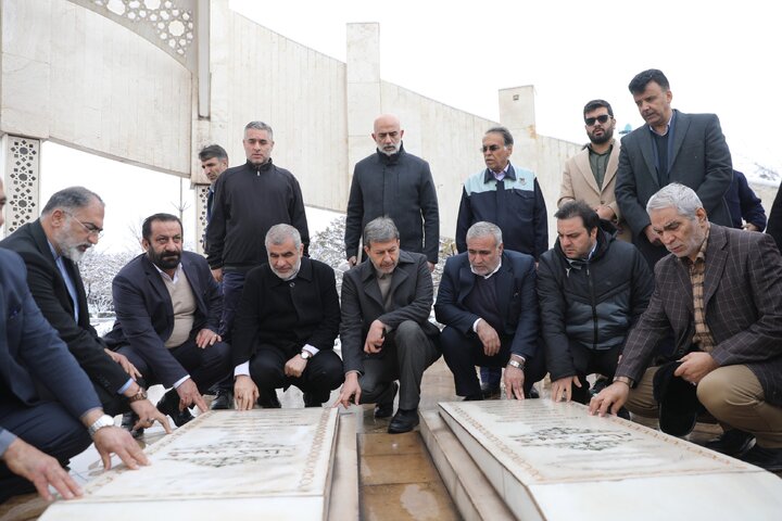 بازدید دکتر نیکزاد از کارخانه ذوب آهن اصفهان