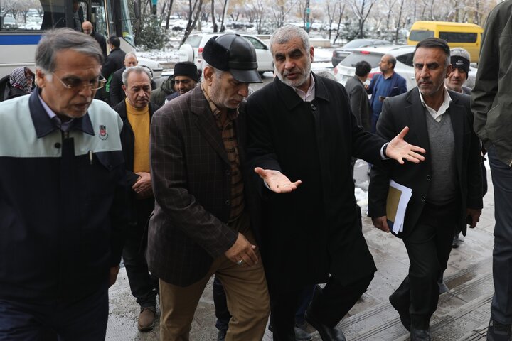 جلسه جمع‌بندی سفر دکتر نیکزاد به شهرستان لنجان، فولادشهر و زرین‌شهر