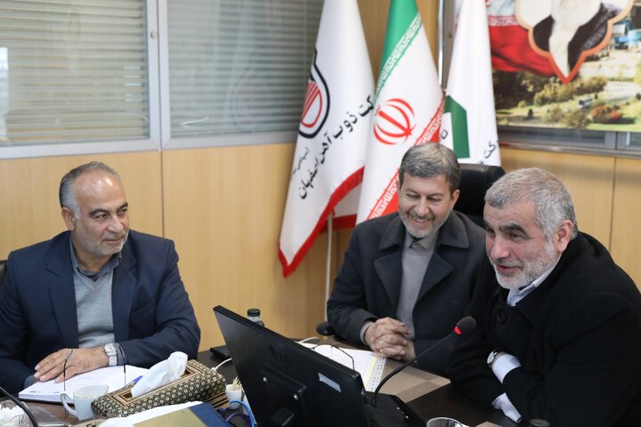 جلسه جمع‌بندی سفر دکتر نیکزاد به شهرستان لنجان، فولادشهر و زرین‌شهر