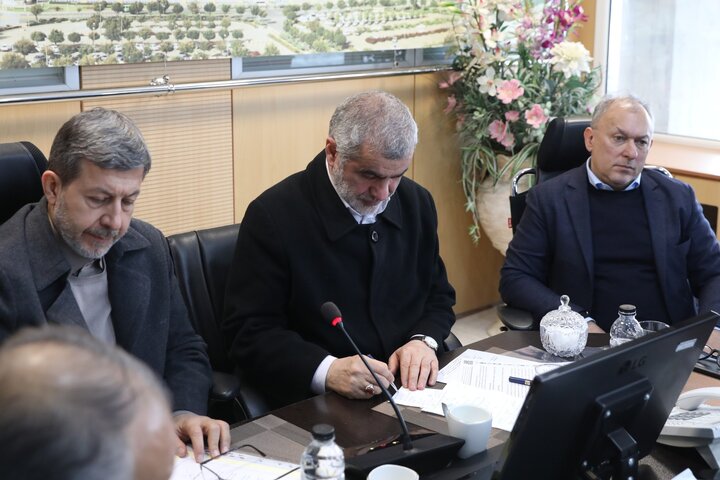 جلسه جمع‌بندی سفر دکتر نیکزاد به شهرستان لنجان، فولادشهر و زرین‌شهر