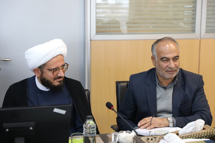 جلسه جمع‌بندی سفر دکتر نیکزاد به شهرستان لنجان، فولادشهر و زرین‌شهر