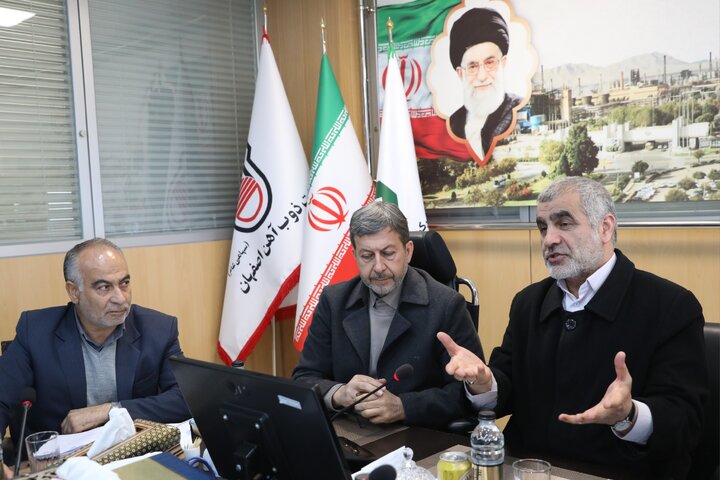 جلسه جمع‌بندی سفر دکتر نیکزاد به شهرستان لنجان، فولادشهر و زرین‌شهر