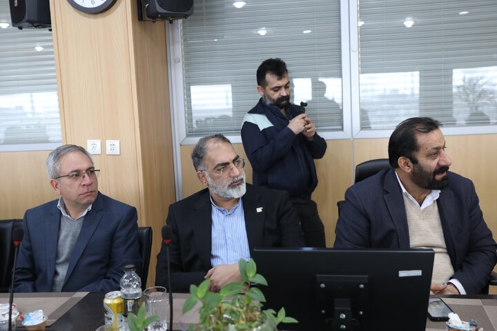 جلسه جمع‌بندی سفر دکتر نیکزاد به شهرستان لنجان، فولادشهر و زرین‌شهر